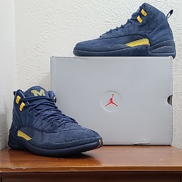 Air Jordan 12 Retro Michigan Woverines PE Mens Sneakers BQ3180-407